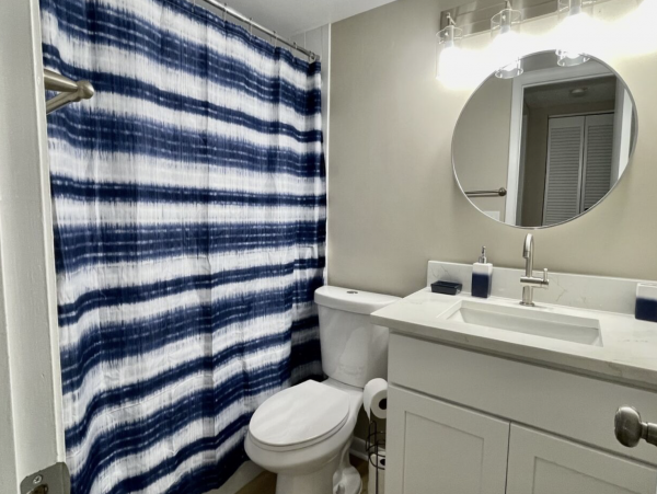 Charming 2 Bedroom Vacation Condo in Englewood Close to Beach